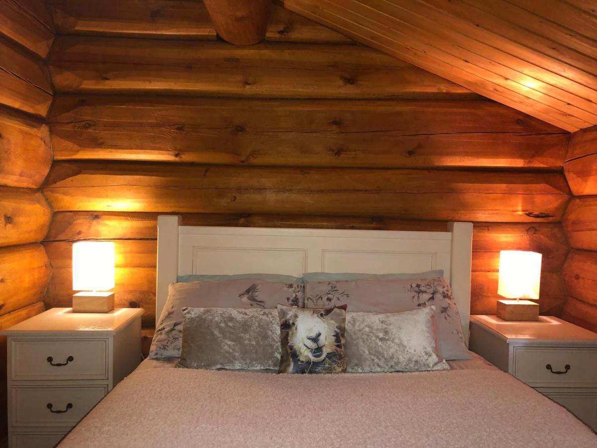 Log Home Village ウルバーストン エクステリア 写真