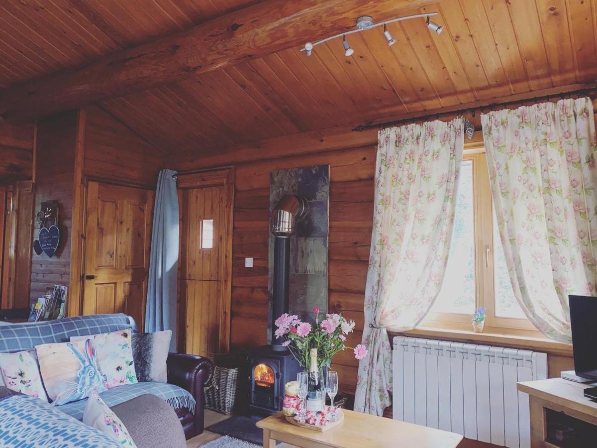 Log Home Village ウルバーストン エクステリア 写真